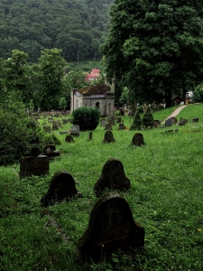 Horní Maršov - Hřbitovní kostel Nanebevzetí panny Marie